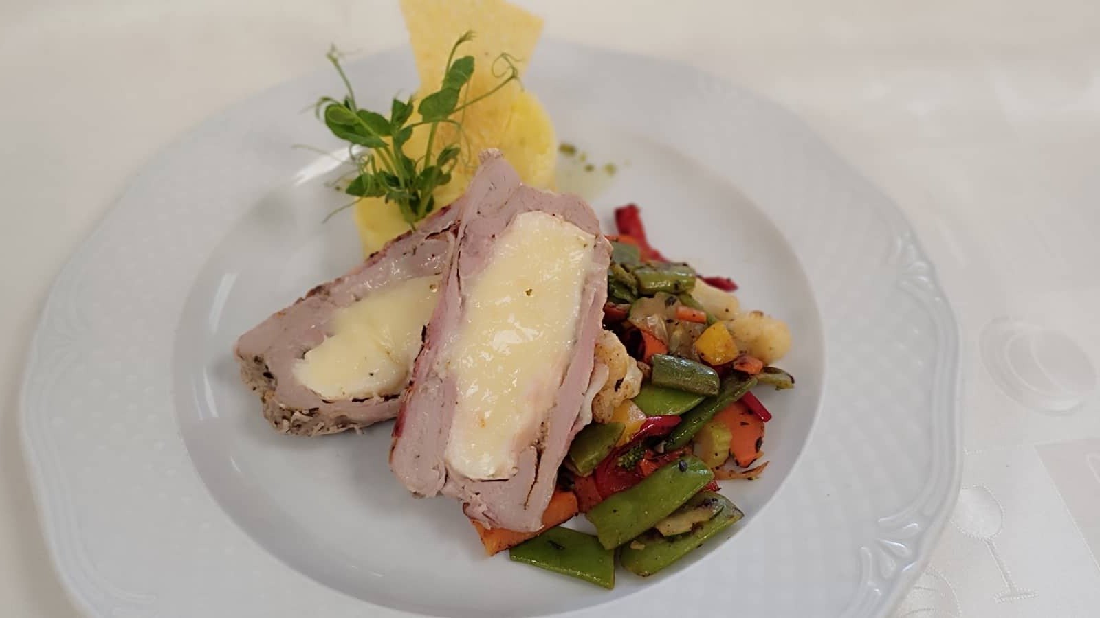 Fokhagymás camambertel töltött szűz