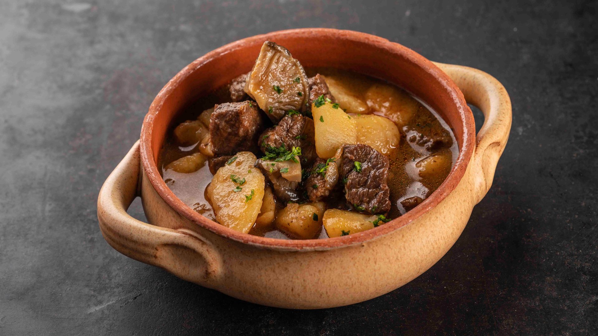 Marhagulyás zöldségekkel